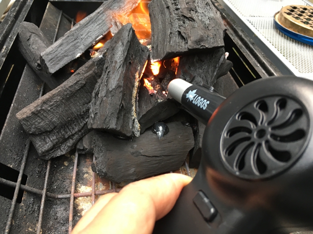 ロゴスの乾電池式送風機「BBQガンブロー」が使える！これでバーベキューでの火起こしの苦労とはオサラバじゃ！ | たかゆるブログ
