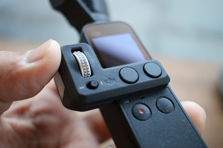 DJI Osmo Pocketのコントローラーホイール買ったら専用保護ケースが